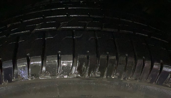 2016 Hyundai Creta SX 1.6 DIESEL, Diesel, Manual, 1,05,748 km, Right Front Tyre Tread