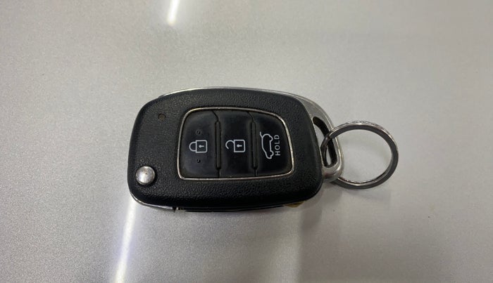 2016 Hyundai Creta SX 1.6 DIESEL, Diesel, Manual, 1,05,748 km, Key Close Up