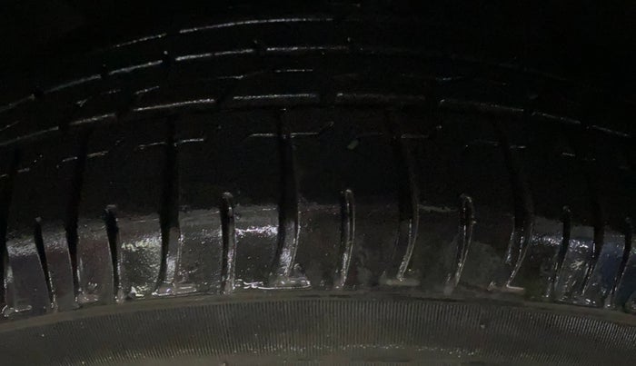 2016 Hyundai Creta SX 1.6 DIESEL, Diesel, Manual, 1,05,748 km, Left Front Tyre Tread