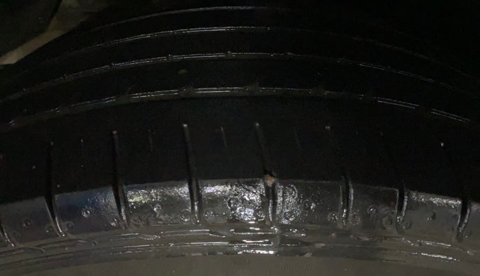 2016 Hyundai Creta SX 1.6 DIESEL, Diesel, Manual, 1,05,748 km, Right Rear Tyre Tread