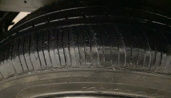 2018 Hyundai Xcent E+, Petrol, Manual, 42,007 km, Left Front Tyre Tread
