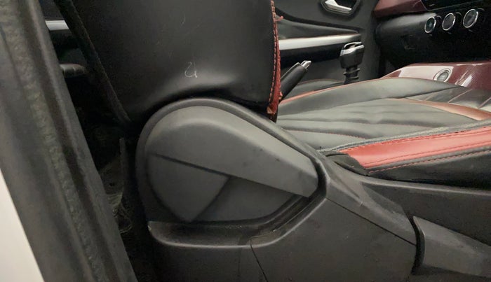 2021 Nissan MAGNITE XV PREMIUM, Petrol, Manual, 89,089 km, Driver Side Adjustment Panel