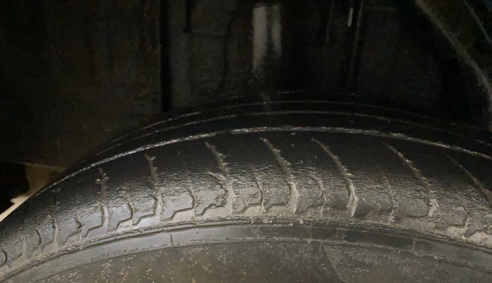 2021 Nissan MAGNITE XV PREMIUM, Petrol, Manual, 89,089 km, Right Rear Tyre Tread