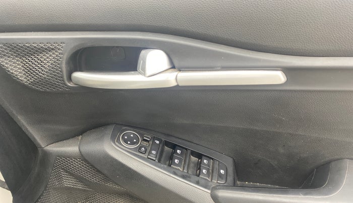 2020 KIA SELTOS HTK PLUS 1.5, Petrol, Manual, 85,984 km, Driver Side Door Panels Control