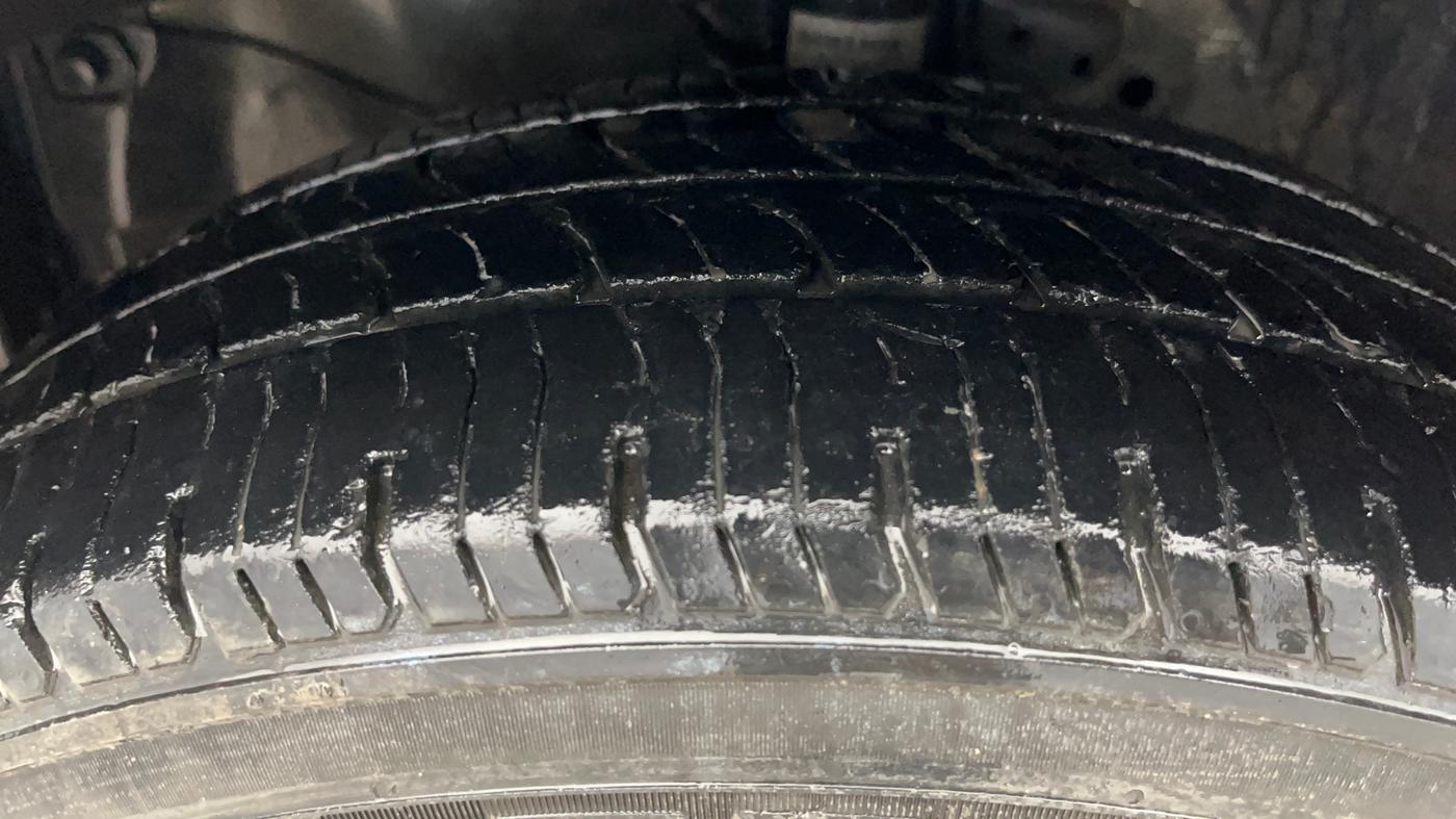 2014 Honda Brio S MT, Petrol, Manual, 83,405 km, Left Front Tyre Tread