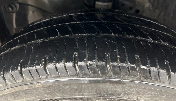 2014 Honda Brio S MT, Petrol, Manual, 83,652 km, Left Front Tyre Tread