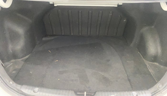 2016 Hyundai Verna 1.6 VTVT SX, Petrol, Manual, 1,13,295 km, Boot Inside