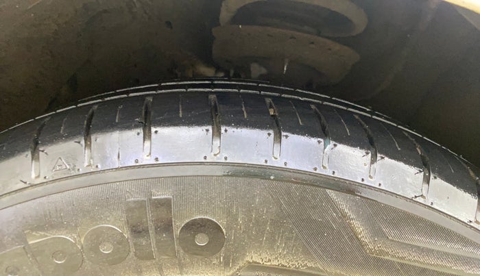 2016 Hyundai Verna 1.6 VTVT SX, Petrol, Manual, 1,13,295 km, Left Front Tyre Tread