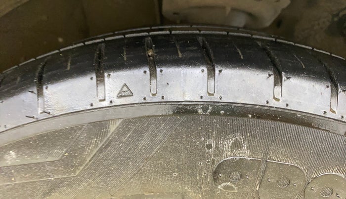 2016 Hyundai Verna 1.6 VTVT SX, Petrol, Manual, 1,13,295 km, Right Front Tyre Tread