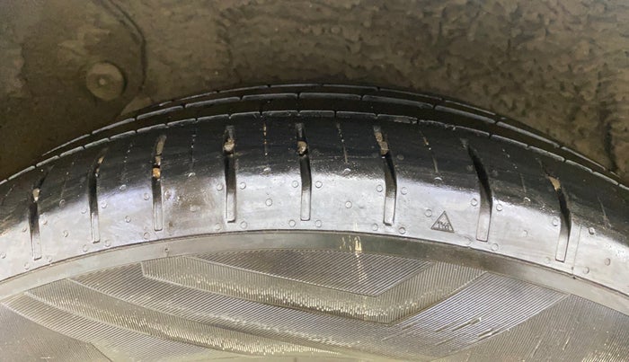 2016 Hyundai Verna 1.6 VTVT SX, Petrol, Manual, 1,13,295 km, Right Rear Tyre Tread