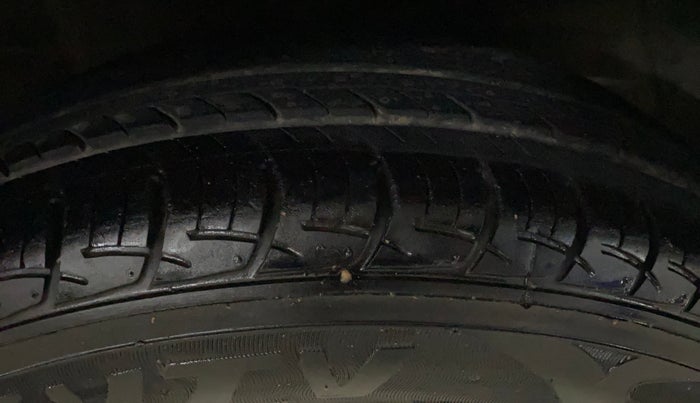 2013 Hyundai i20 MAGNA 1.2, Petrol, Manual, 70,859 km, Right Front Tyre Tread