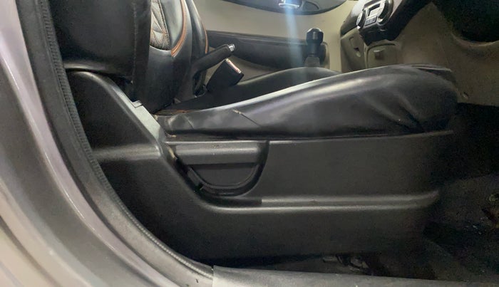 2013 Hyundai i20 MAGNA 1.2, Petrol, Manual, 70,859 km, Driver Side Adjustment Panel