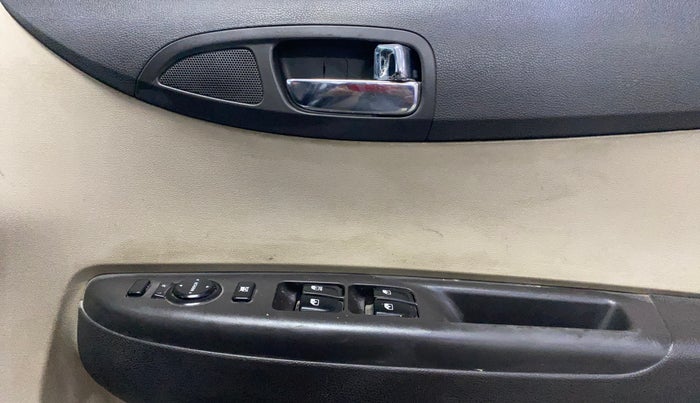 2013 Hyundai i20 MAGNA 1.2, Petrol, Manual, 70,859 km, Driver Side Door Panels Control