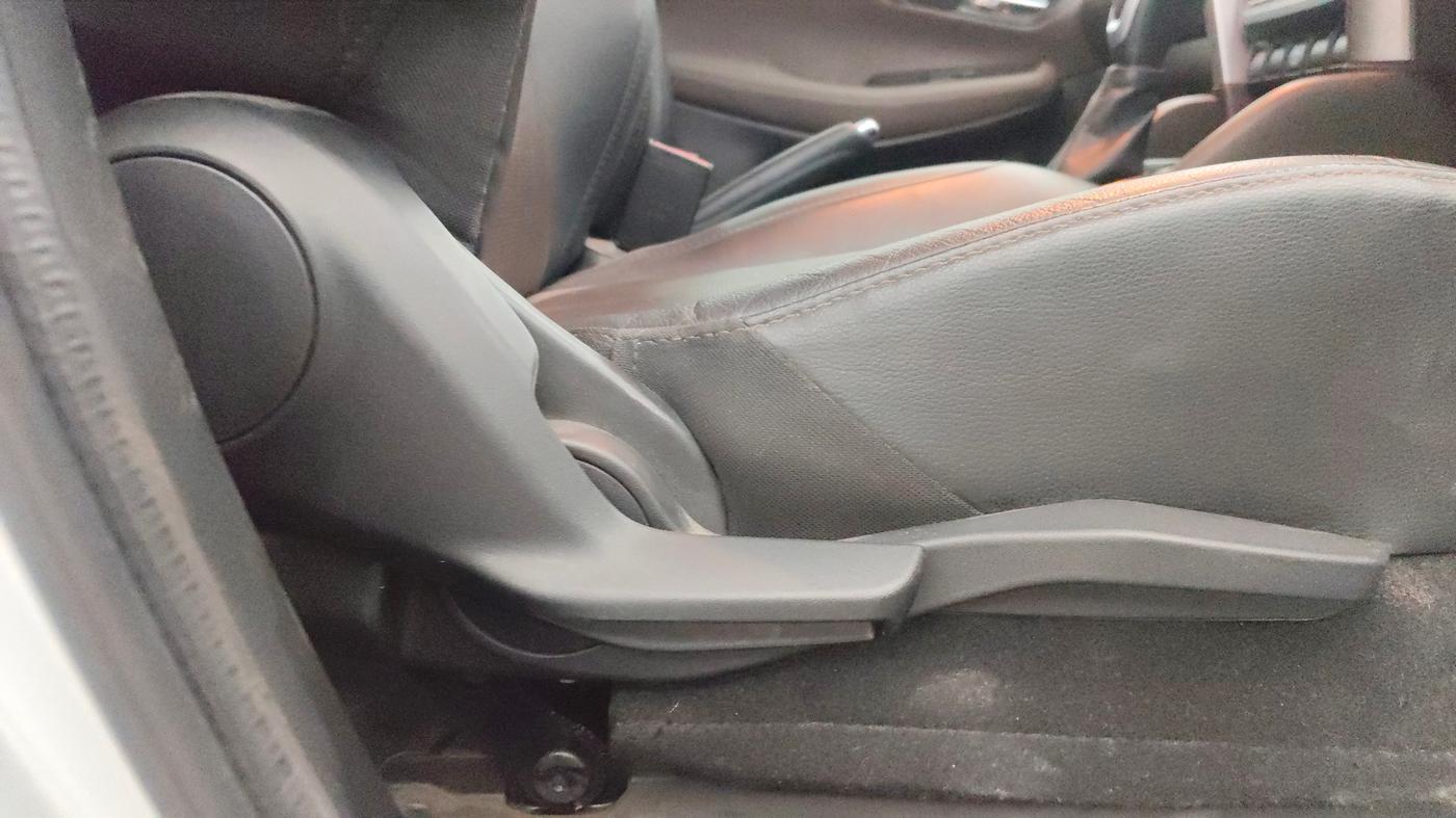2023 Toyota URBAN CRUISER HYRYDER V HYBRID, Hybrid, Automatic, 77,333 km, Driver Side Adjustment Panel