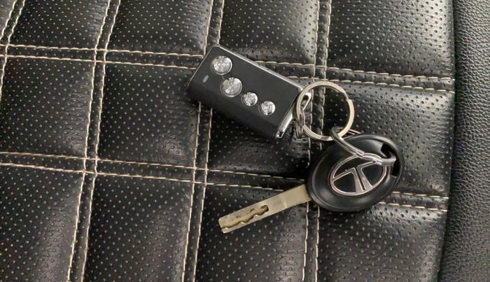 2021 Tata Tiago XE PETROL, Petrol, Manual, 4,384 km, Key Close Up