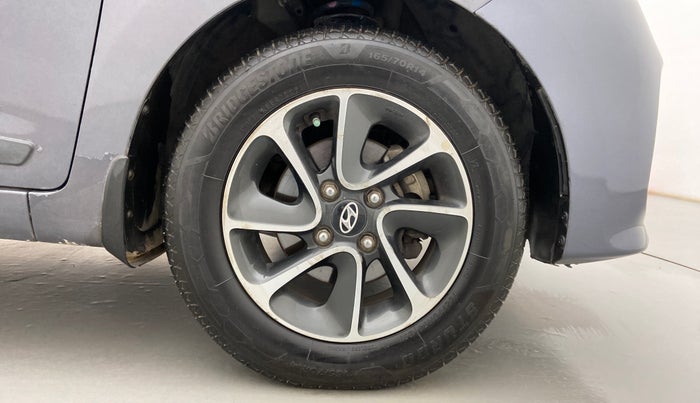 2017 Hyundai Grand i10 SPORTZ (O) AT 1.2 KAPPA VTVT, Petrol, Automatic, 63,602 km, Right Front Wheel