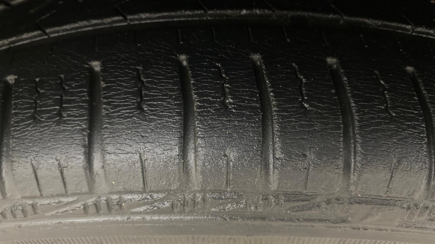 2014 Honda Brio VX AT, Petrol, Automatic, 21,742 km, Right Front Tyre Tread