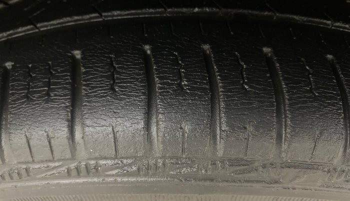 2014 Honda Brio VX AT, Petrol, Automatic, 21,742 km, Right Front Tyre Tread