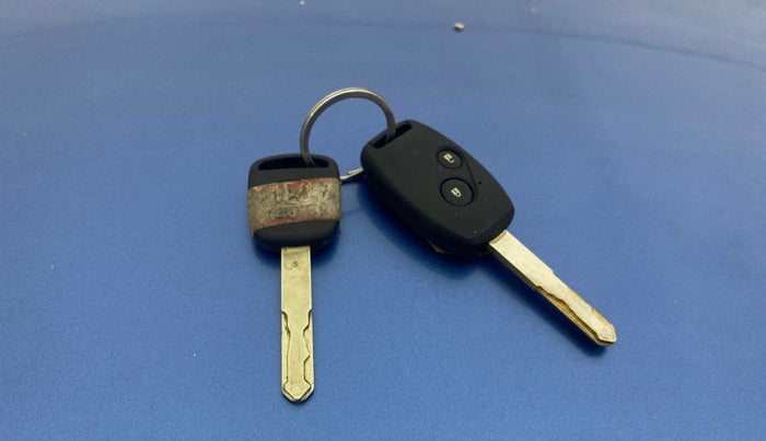 2014 Honda Brio VX AT, Petrol, Automatic, 21,742 km, Key Close Up