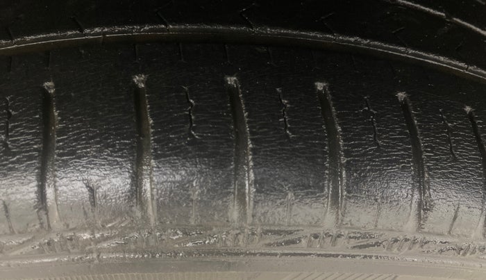 2014 Honda Brio VX AT, Petrol, Automatic, 21,742 km, Left Front Tyre Tread