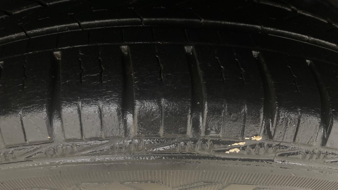 2014 Honda Brio VX AT, Petrol, Automatic, 21,742 km, Left Rear Tyre Tread