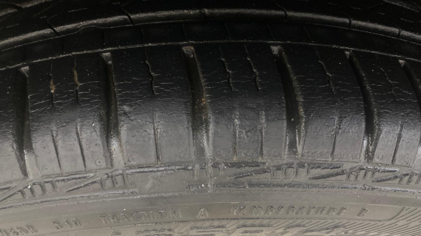 2014 Honda Brio VX AT, Petrol, Automatic, 21,742 km, Right Rear Tyre Tread
