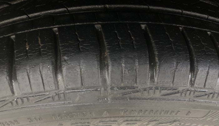 2014 Honda Brio VX AT, Petrol, Automatic, 21,742 km, Right Rear Tyre Tread