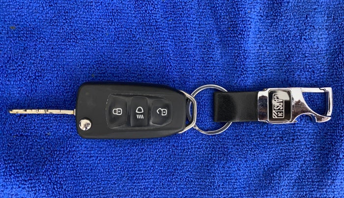 2019 Tata Tiago XZ PETROL, CNG, Manual, 73,411 km, Key Close Up