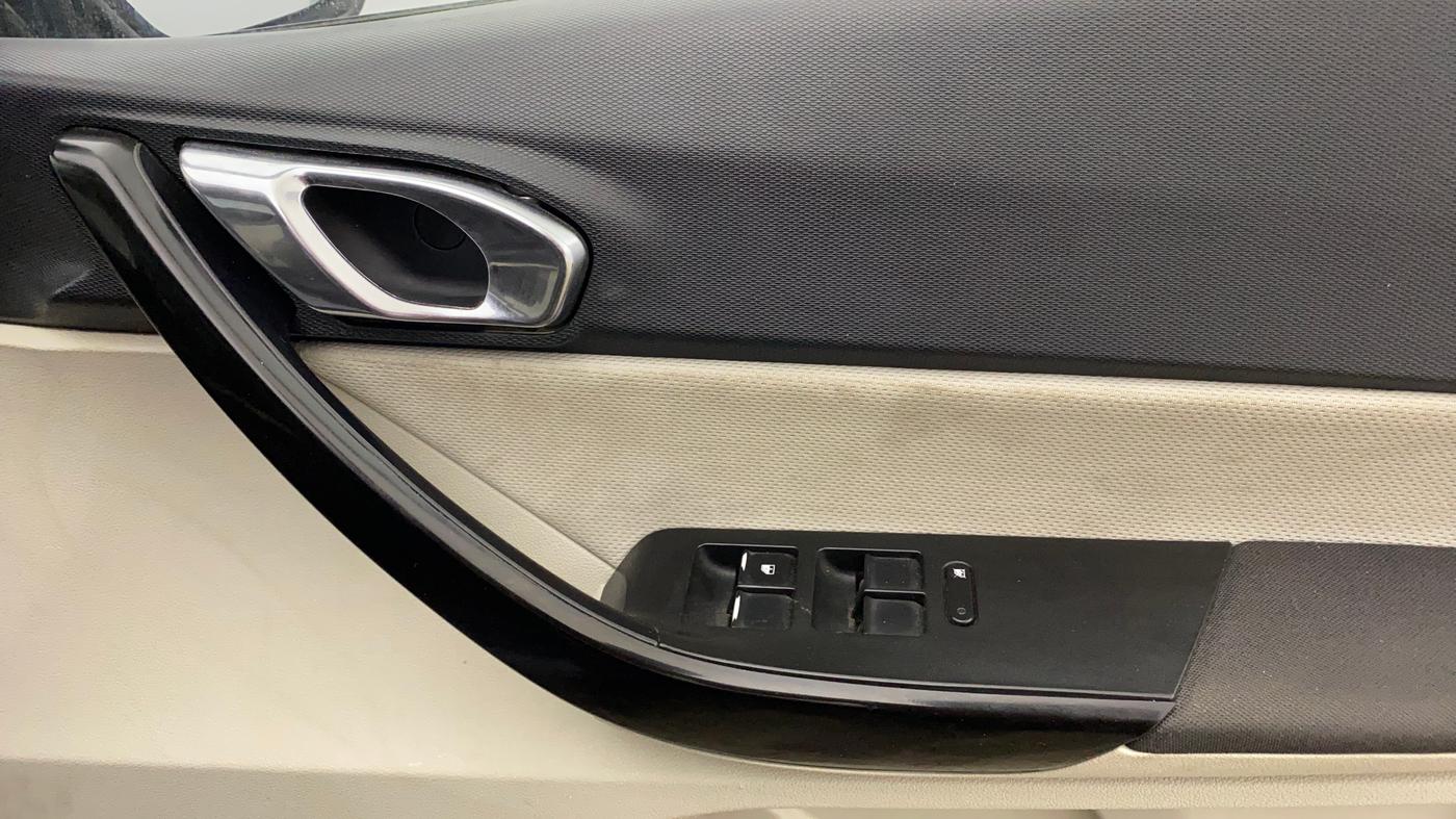 2022 Tata TIGOR XZ PLUS CNG, CNG, Manual, 65,049 km, Driver Side Door Panels Control