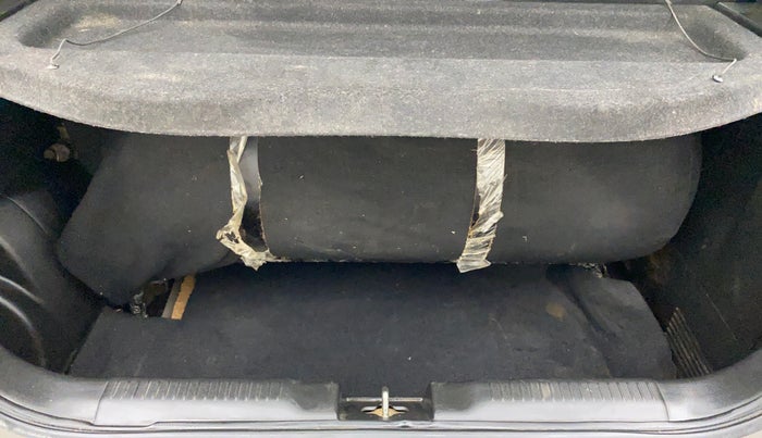 2018 Maruti Swift VXI, CNG, Manual, 98,221 km, Boot Inside