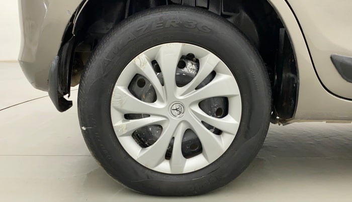 2018 Maruti Swift VXI, CNG, Manual, 98,221 km, Right Rear Wheel