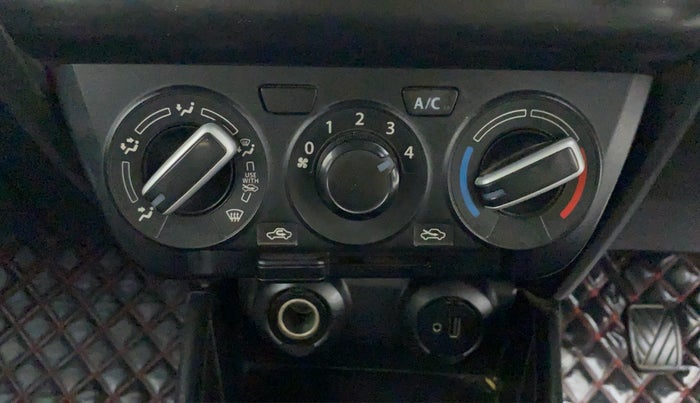 2018 Maruti Swift VXI, CNG, Manual, 98,221 km, AC Unit - Directional switch has minor damage