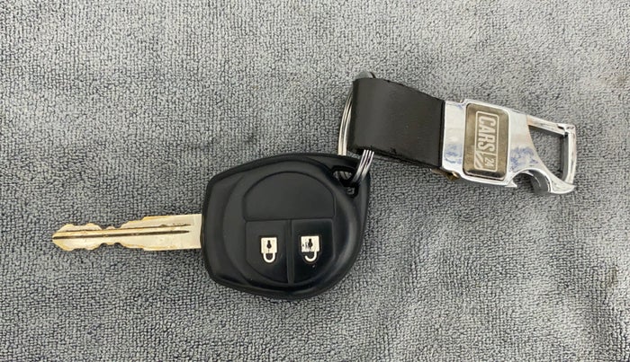 2018 Maruti Swift VXI, CNG, Manual, 98,221 km, Key Close Up