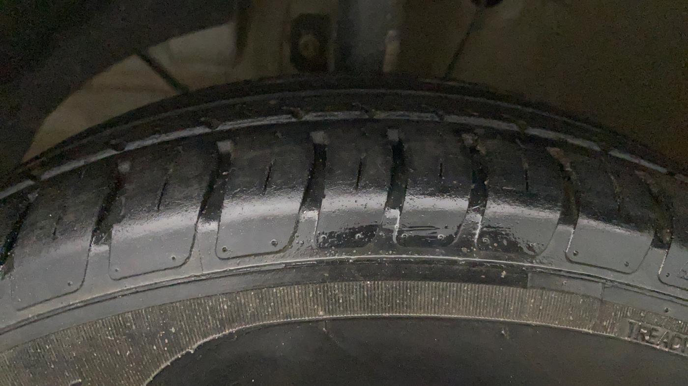 2019 Maruti Dzire VXI, Petrol, Manual, 31,996 km, Left Front Tyre Tread