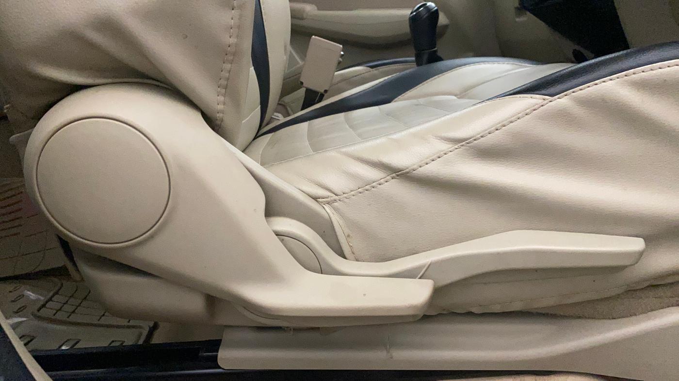 2019 Maruti Dzire VXI, Petrol, Manual, 31,996 km, Driver Side Adjustment Panel