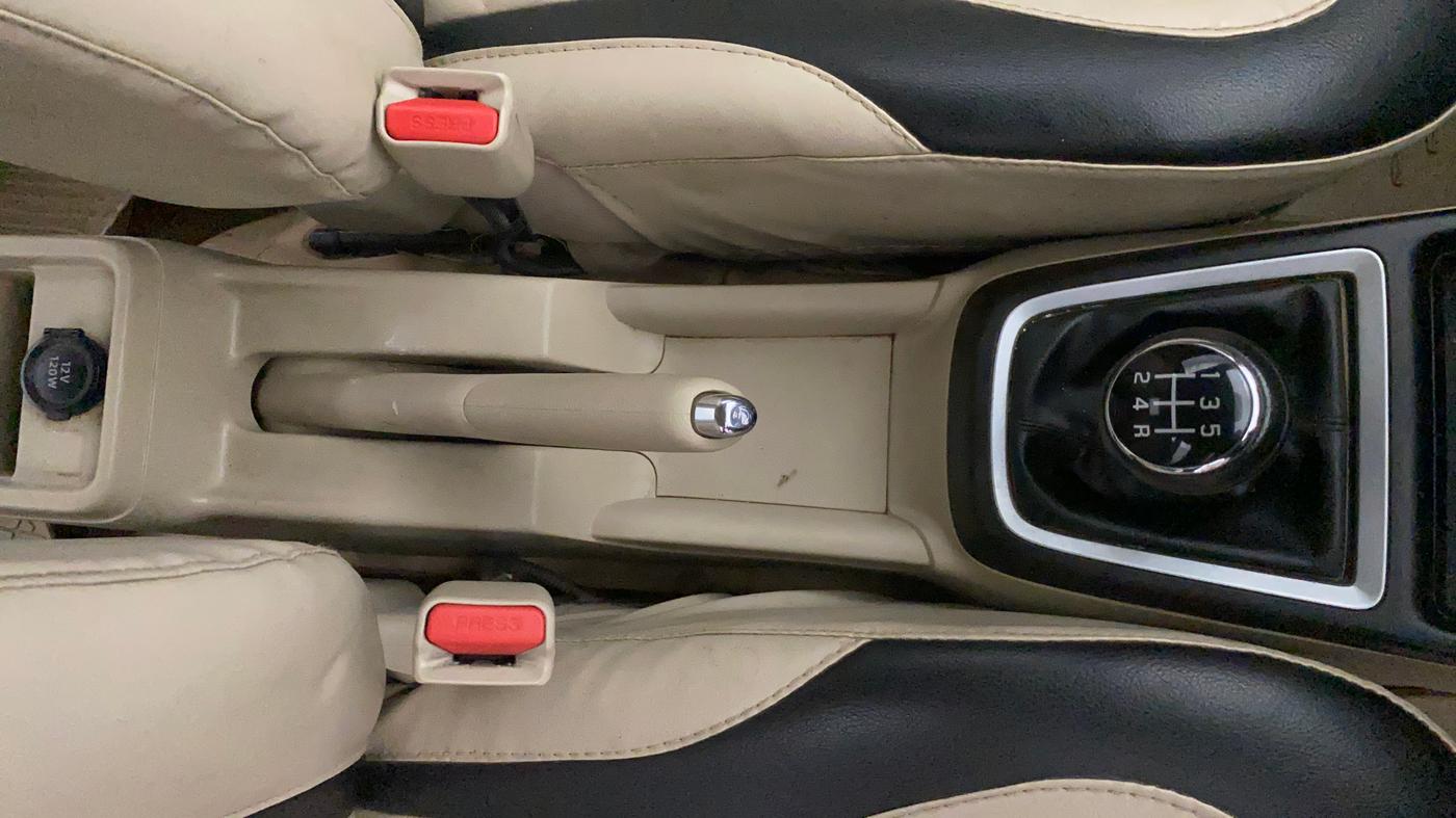 2019 Maruti Dzire VXI, Petrol, Manual, 31,996 km, Gear Lever