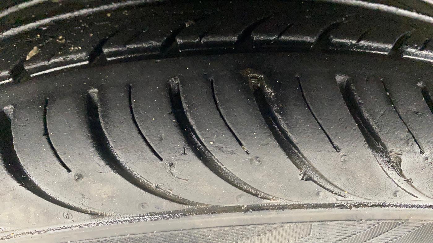 2018 Ford Figo Aspire TITANIUM 1.2 PETROL, Petrol, Manual, 42,113 km, Left Front Tyre Tread