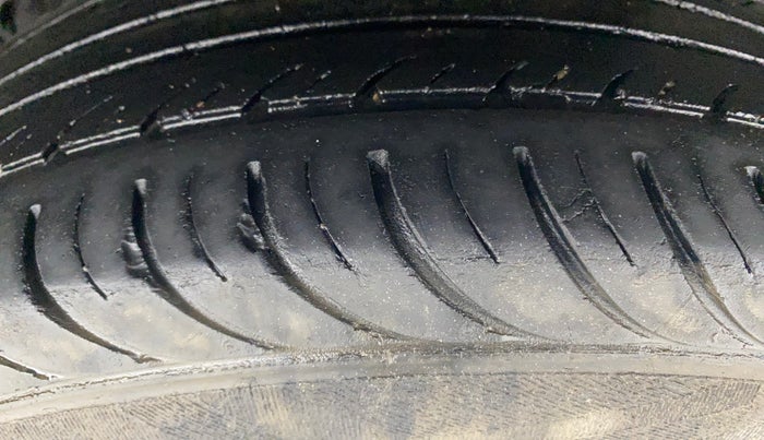 2018 Ford Figo Aspire TITANIUM 1.2 PETROL, Petrol, Manual, 42,113 km, Left Rear Tyre Tread