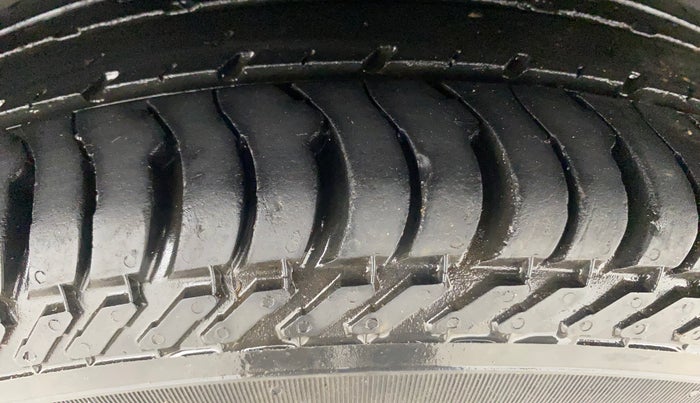 2018 Ford Figo Aspire TITANIUM 1.2 PETROL, Petrol, Manual, 42,113 km, Right Rear Tyre Tread