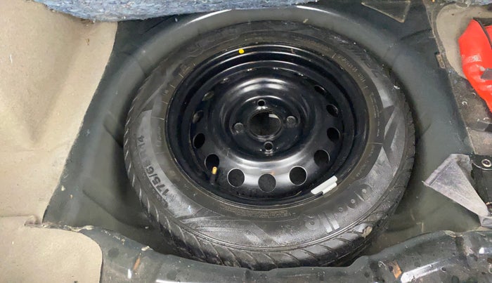 2018 Ford Figo Aspire TITANIUM 1.2 PETROL, Petrol, Manual, 42,113 km, Spare Tyre