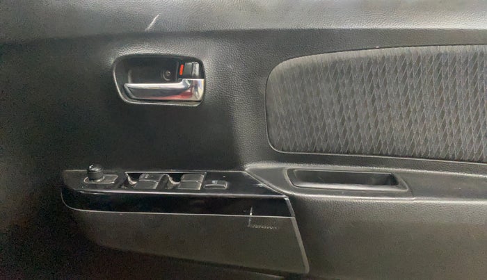 2014 Maruti Wagon R 1.0 VXI, Petrol, Manual, 71,169 km, Driver Side Door Panels Control