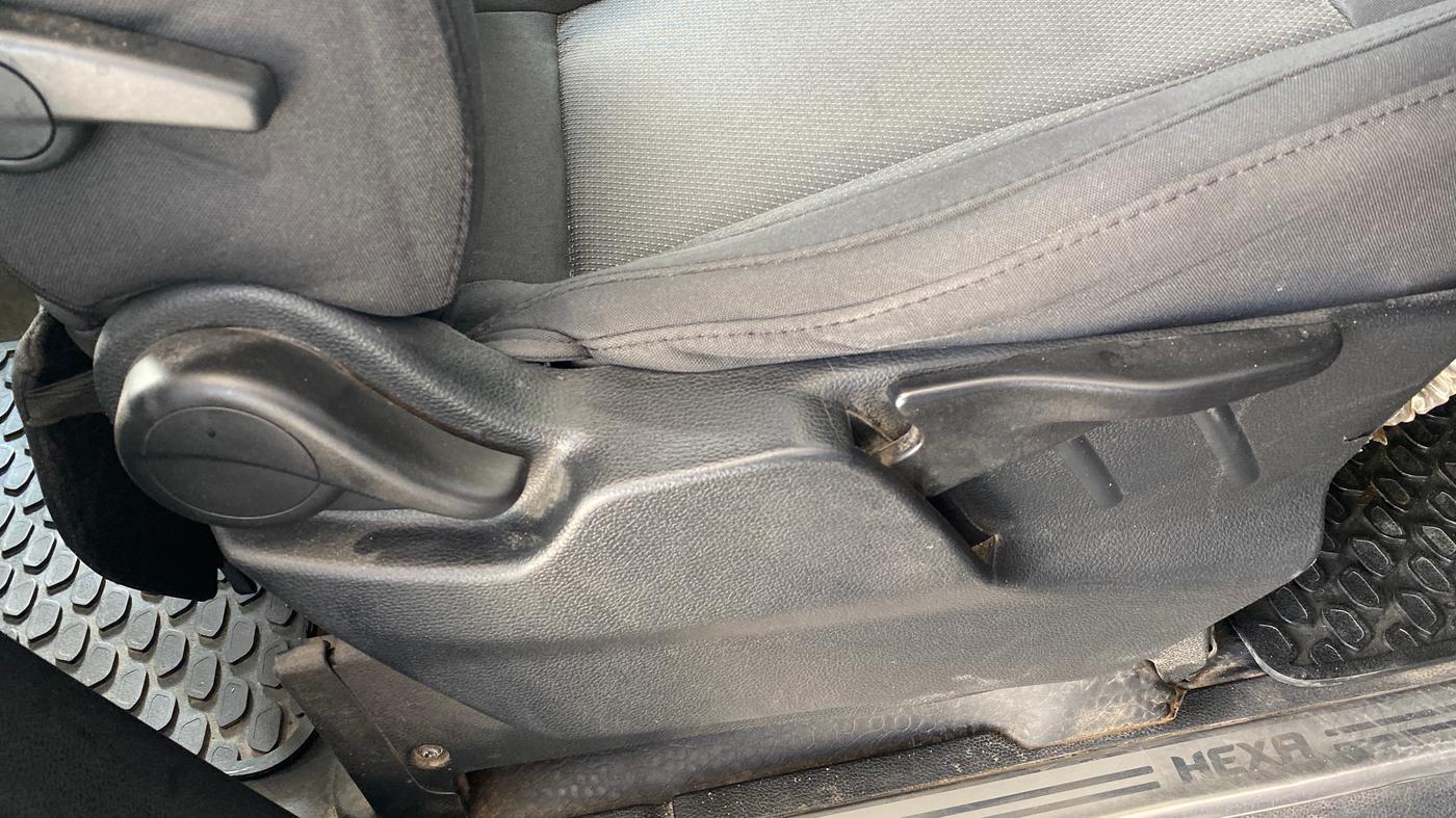 2018 Tata Hexa XE 4X2 7 STR, Diesel, Manual, 1,11,625 km, Driver Side Adjustment Panel