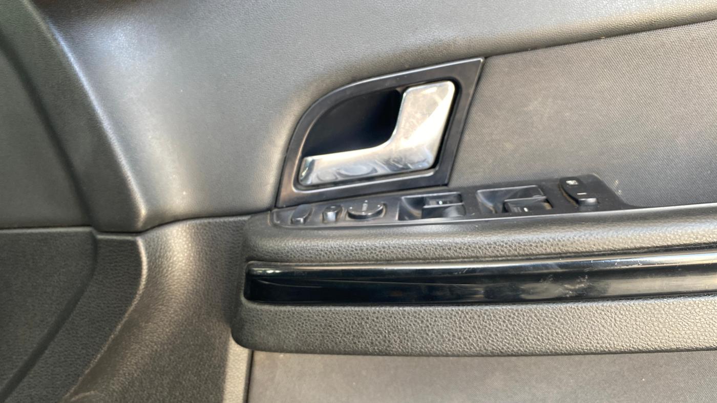 2018 Tata Hexa XE 4X2 7 STR, Diesel, Manual, 1,11,625 km, Driver Side Door Panels Control