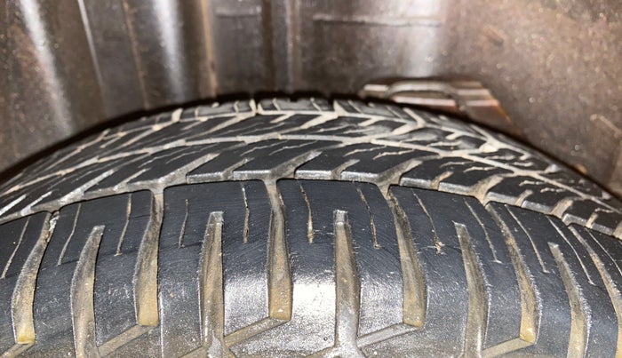 2017 Ford New Figo TREND 1.2 PETROL, Petrol, Manual, 11,261 km, Right Rear Tyre Tread