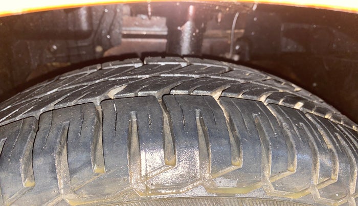 2017 Ford New Figo TREND 1.2 PETROL, Petrol, Manual, 11,261 km, Left Front Tyre Tread