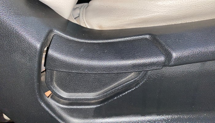 2019 Hyundai VENUE S 1.2, Petrol, Manual, 31,594 km, Driver Side Adjustment Panel