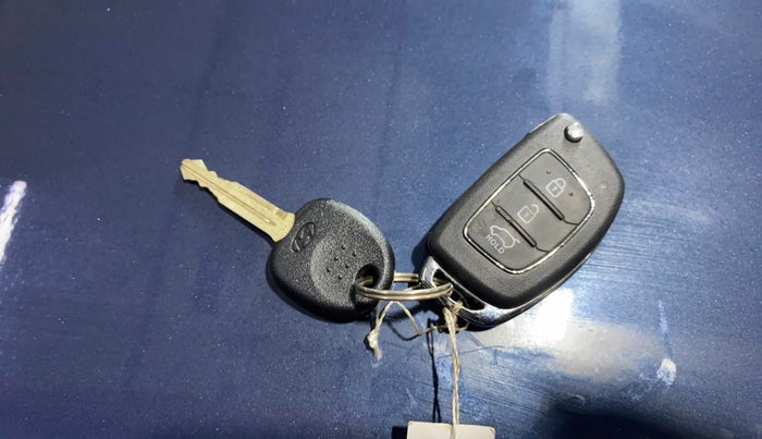 2019 Hyundai VENUE S 1.2, Petrol, Manual, 31,594 km, Key Close Up