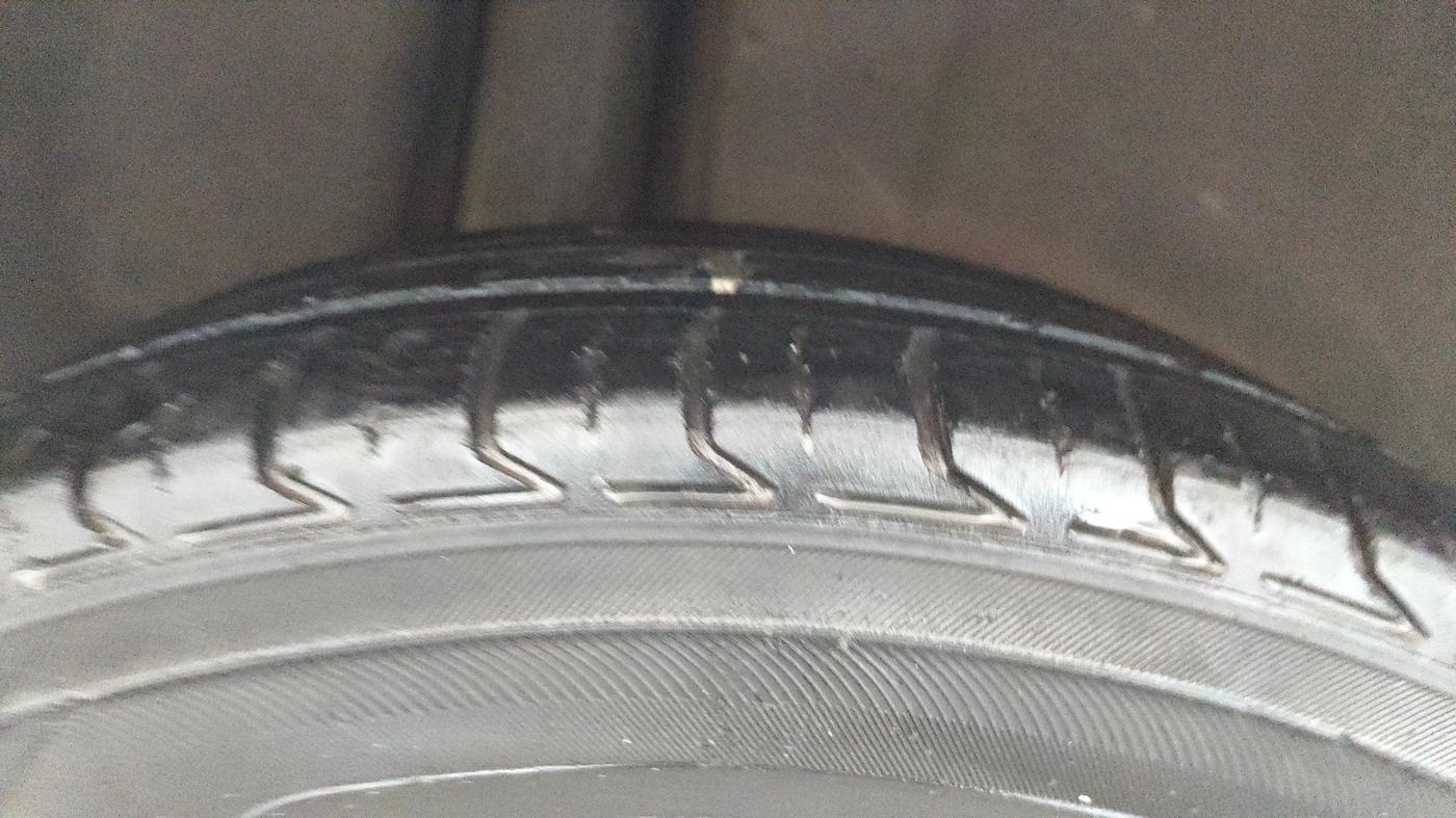 2015 Maruti Ciaz ZXI, CNG, Manual, 1,09,168 km, Right Rear Tyre Tread