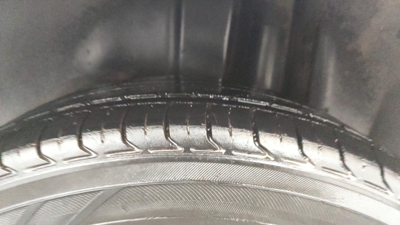 2015 Maruti Ciaz ZXI, CNG, Manual, 1,09,168 km, Left Rear Tyre Tread