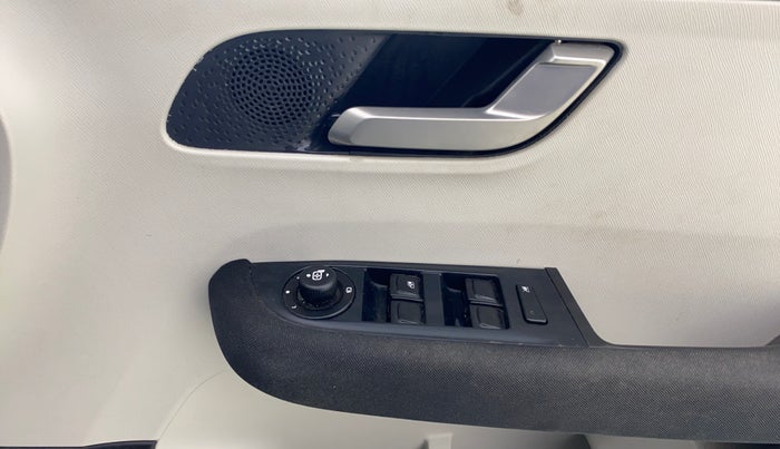 2023 Tata ALTROZ  XZ Plus (O) (S), Petrol, Manual, 22,499 km, Driver Side Door Panels Control